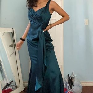 Night scene emerald classy dress